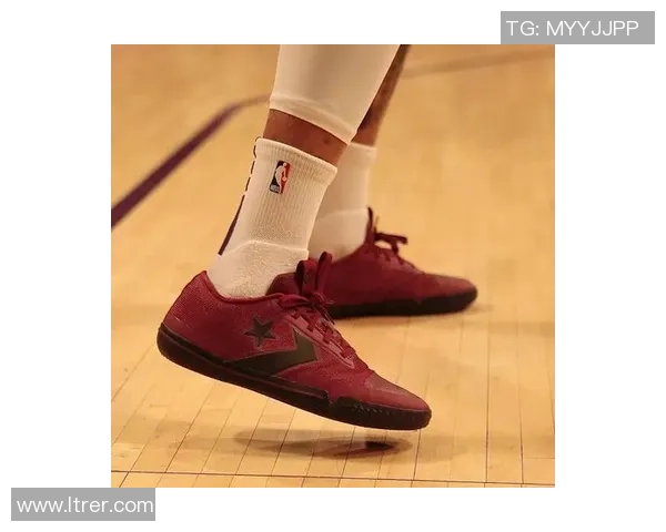 匡威足球球星是谁 他在球场上的表现和影响力解析