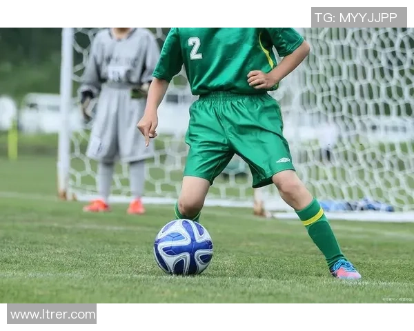 球星在绿茵场上的璀璨瞬间与非凡技艺展现荣耀与梦想