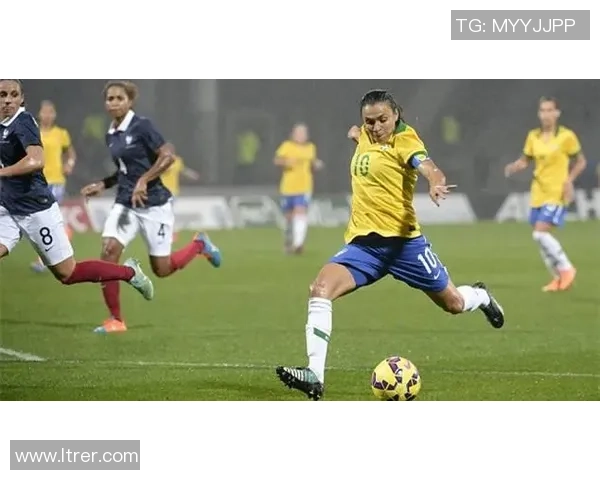 课本中的足球传奇人物与他们的辉煌成就分析