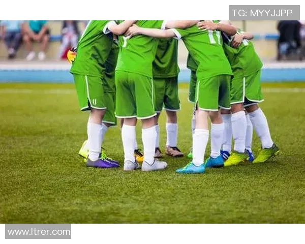 足球星书包引领时尚潮流 精选设计让孩子们与球场梦想同行